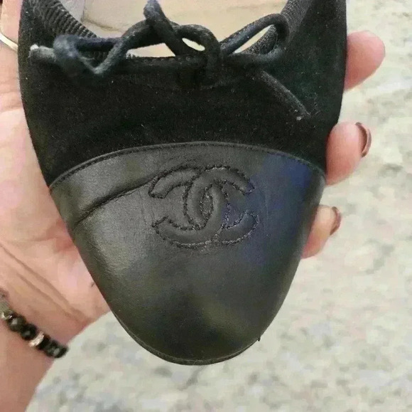 Chanel Black Velvet and Calf Skin Leather Toe Cap CC Bow Ballet Flats Size 40.5 - Picture 14 of 16